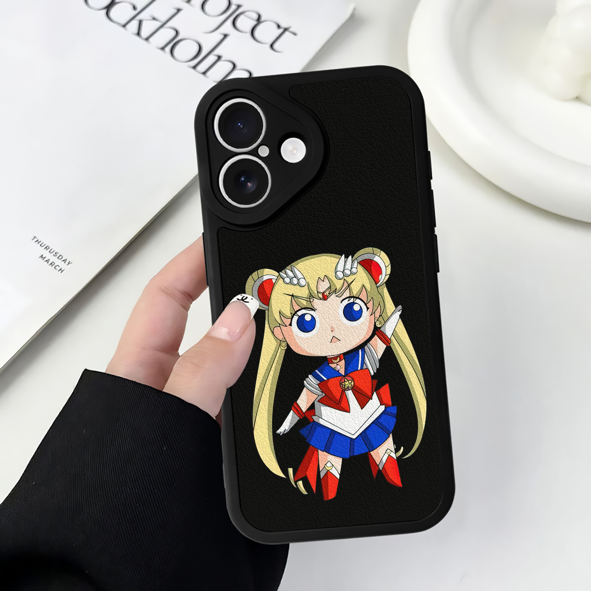 （画像用） 美少女戦士セーラームーン 月野 うさぎ つきの うさぎ Sailor Moon Tsukino Usagi 【iPhone 16シリーズ対応】シリコンスマホケース（レザー調） 材質：シリコン